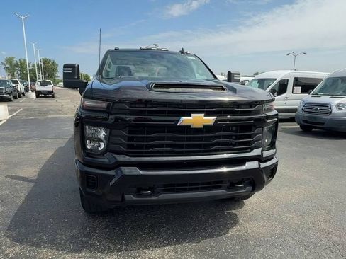 Used 2024 Chevrolet Silverado 2500 Custom w/ Custom Value Package AWD/4WD image 3