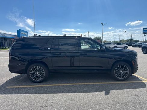 Used 2025 Cadillac Escalade ESV Sport Platinum AWD/4WD image 6