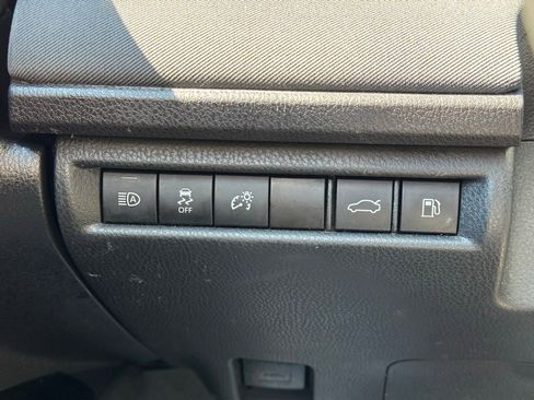 Used 2025 Toyota Camry LE image 28