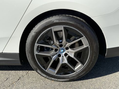 Used 2025 BMW i5 xDrive40 w/ Premium Package image 18