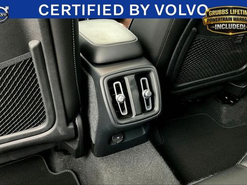 Used 2023 Volvo XC40 B4 Plus FWD image 32