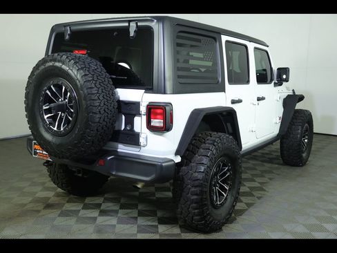 Used 2024 Jeep Wrangler Willys image 15