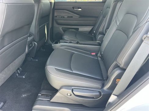 Certified 2025 Nissan Pathfinder SL w/ SL Premium Package image 20