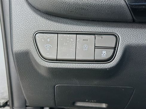 Used 2025 Kia Seltos S image 17