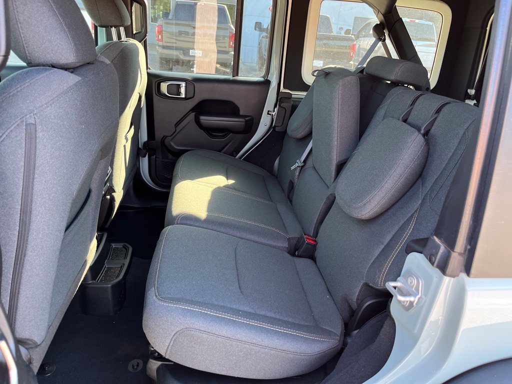 Used 2024 Jeep Wrangler Unlimited AWD/4WD image 9