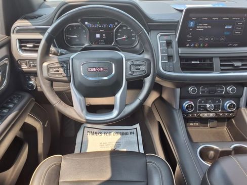 Used 2021 GMC Yukon XL SLT w/ SLT Premium Package image 5