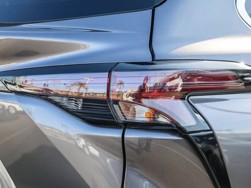 Certified 2023 Toyota Sienna LE w/ LE Plus Package FWD image 24