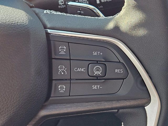 New 2027 Jeep Grand Cherokee Altitude RWD image 27