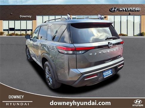 Used 2024 Nissan Pathfinder SV image 6