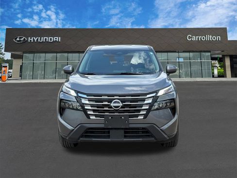 Used 2025 Nissan Rogue SV FWD image 2