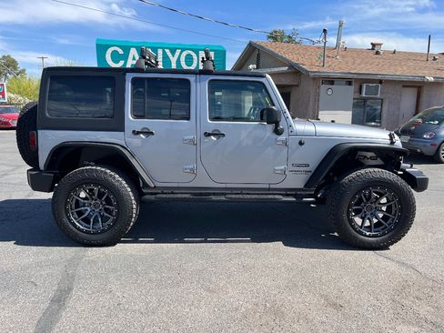 Used 2018 Jeep Wrangler Unlimited Sport S AWD/4WD image 3