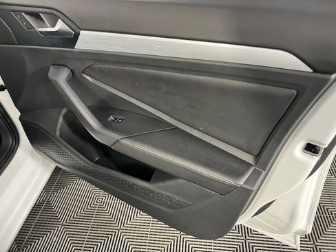 Used 2025 Volkswagen Jetta S image 31