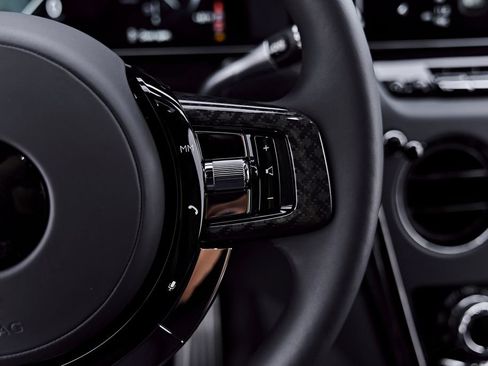 Used 2025 Rolls-Royce Cullinan Black Badge AWD/4WD image 65