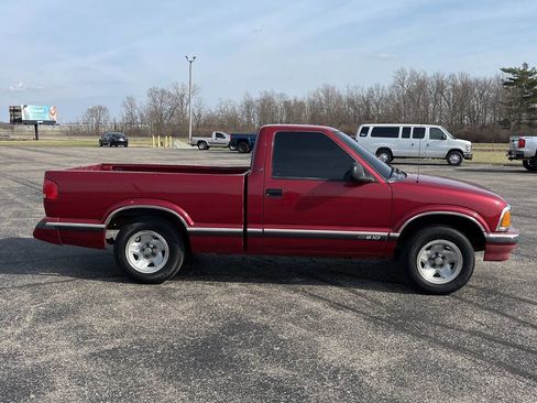 Used 1995 Chevrolet S10 Pickup LS image 3