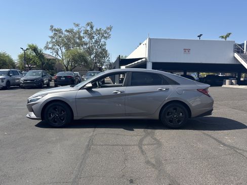 Used 2023 Hyundai Elantra SEL FWD image 5