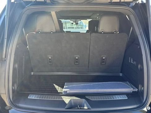 Used 2025 GMC Yukon Denali Ultimate AWD/4WD image 5