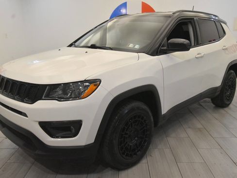 Used 2018 Jeep Compass Latitude image 1