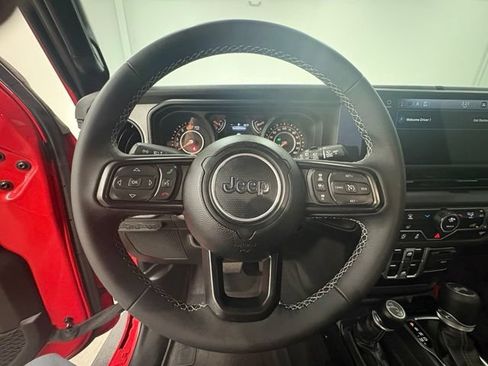 Used 2025 Jeep Wrangler Unlimited Sport AWD/4WD image 16