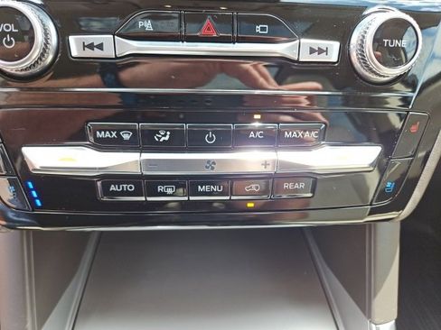 Used 2023 Ford Explorer Platinum w/ Technology Package image 29