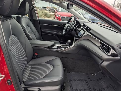 Used 2020 Toyota Camry SE w/ Convenience Package image 29