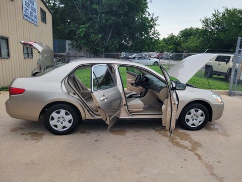 Used 2005 Honda Accord LX image 18