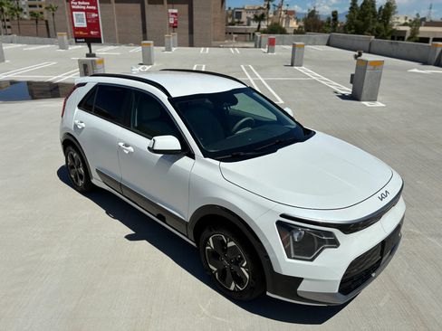 Used 2023 Kia Niro Wind FWD image 1