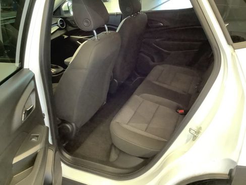 Used 2024 Chevrolet Trax LS w/ LS Convenience Package FWD image 14