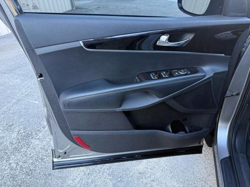 Used 2017 Kia Sorento L image 20