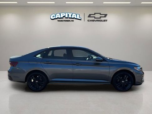 Used 2023 Volkswagen Jetta SE image 6