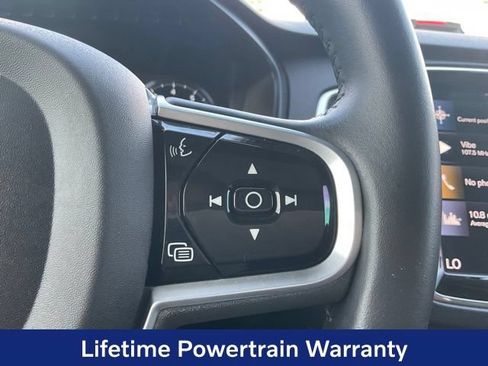 Certified 2022 Volvo XC90 T5 Momentum FWD image 23
