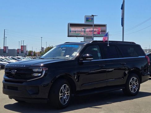 Used 2025 Ford Expedition Max Active AWD/4WD image 3