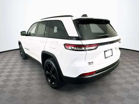 Certified 2023 Jeep Grand Cherokee Altitude AWD/4WD image 8