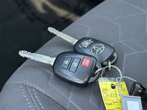 Used 2019 Toyota Tacoma TRD Off-Road image 35