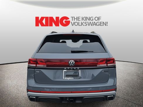 New 2026 Volkswagen Atlas Peak Edition image 4