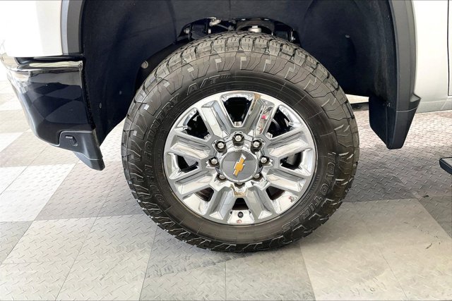 Used 2022 Chevrolet Silverado 2500 Custom w/ Custom Value Package AWD/4WD image 8