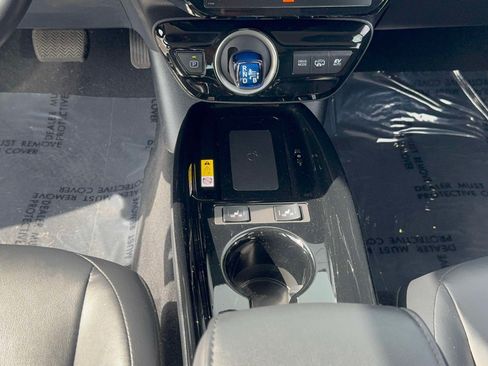 Certified 2021 Toyota Prius Prime Limited FWD image 23