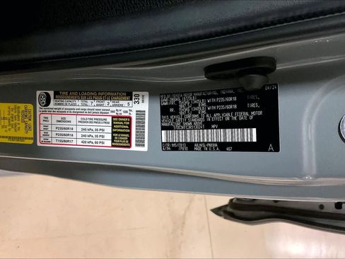 Used 2024 Toyota Sienna XLE Woodland Edition image 32