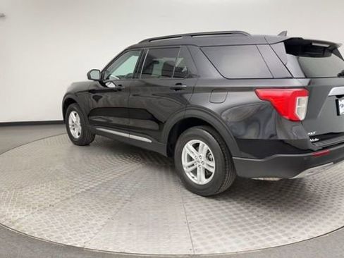 Used 2023 Ford Explorer XLT w/ Equipment Group 202A AWD/4WD image 4