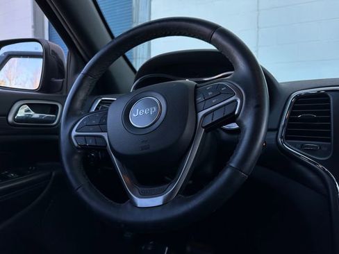 Used 2019 Jeep Grand Cherokee Laredo image 18