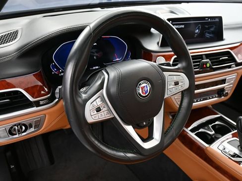 Used 2022 BMW ALPINA B7 xDrive w/ Luxury Rear Seating Package image 18
