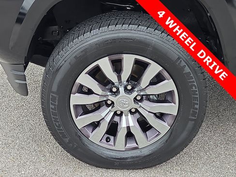 Used 2022 Toyota Tacoma Limited image 7