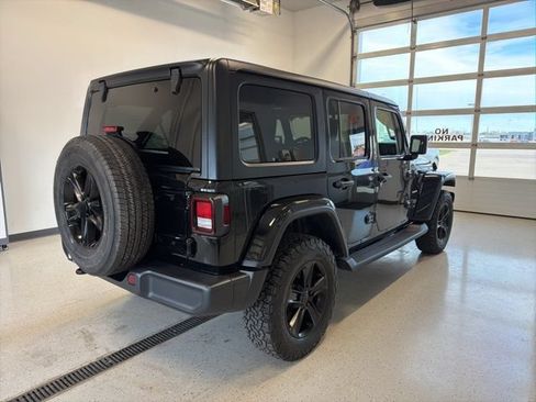 Used 2021 Jeep Wrangler Unlimited Sahara w/ Uconnect 4C Nav & Sound Group AWD/4WD image 9