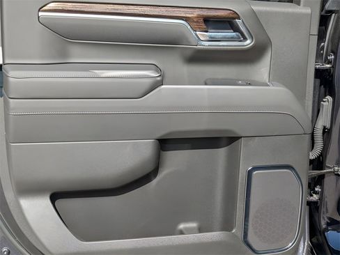 New 2025 GMC Sierra 1500 Elevation image 12