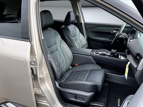 New 2026 Nissan Rogue Platinum image 11