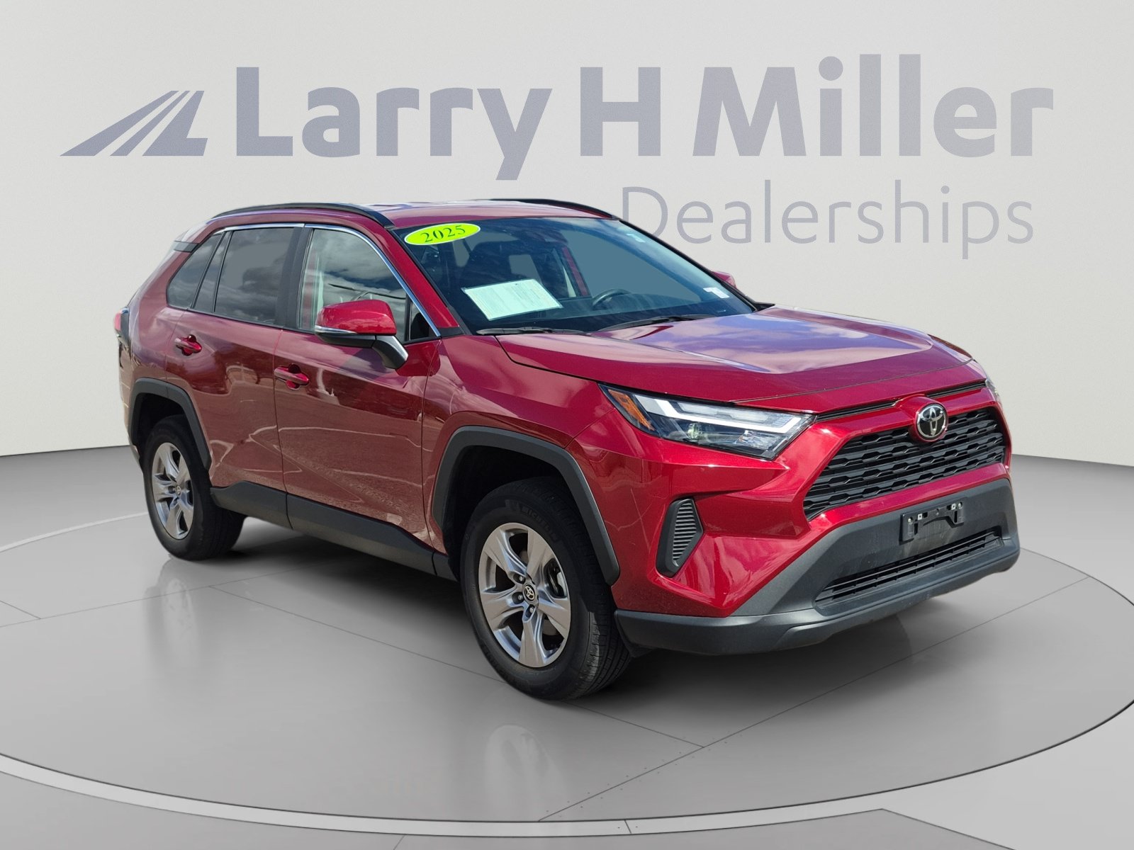 Used 2025 Toyota RAV4 XLE AWD/4WD image 7