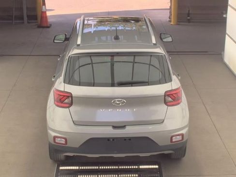 Used 2023 Hyundai Venue SEL image 5