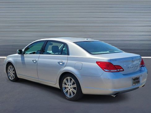 Used 2010 Toyota Avalon Limited image 4