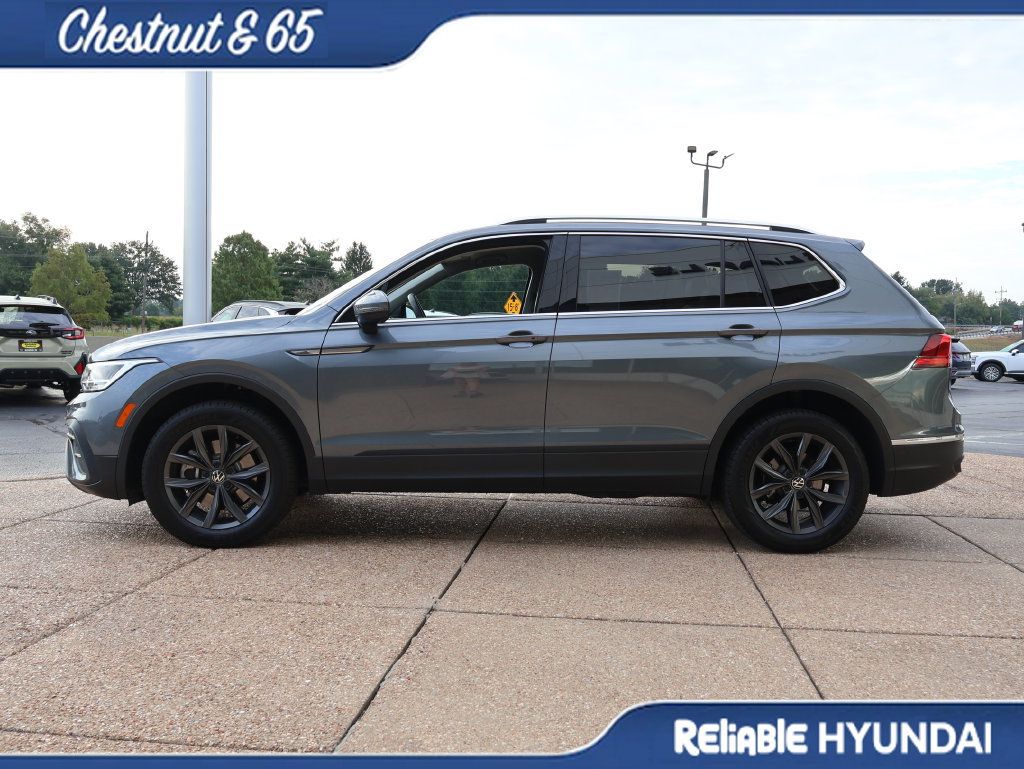 Used 2023 Volkswagen Tiguan SE FWD image 3