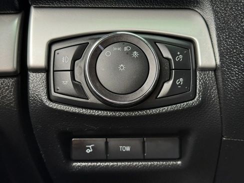 Used 2017 Ford Explorer XLT w/ Equipment Group 202A AWD/4WD image 39