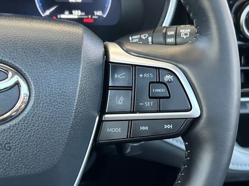 Certified 2024 Toyota Highlander Platinum AWD/4WD image 29